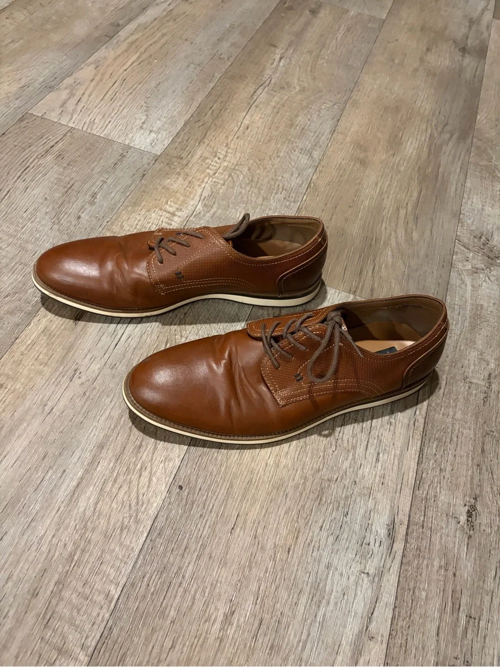 Men's Brown Lace-Up Oxford Shoes. Size 9.5